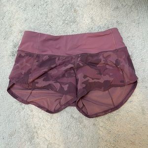 LULULEMON speed up, size 0, pink camouflage, low rise, 2.5 in.